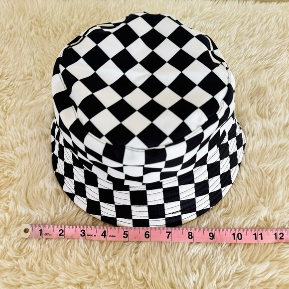 Reversible Checkered Bucket Hat - Picture 5 of 6